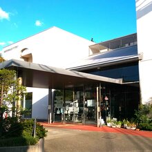 横浜市新栄地域ケアプラザの外観