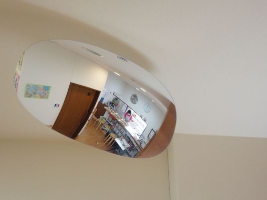 視界を広げる居室の鏡