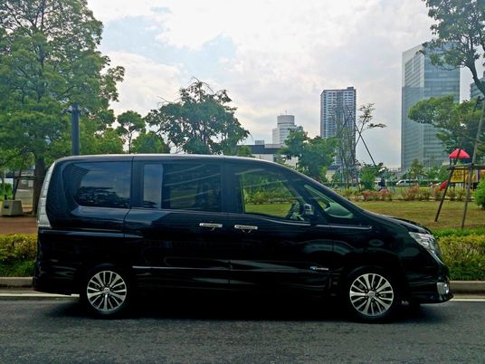 機能的な送迎車