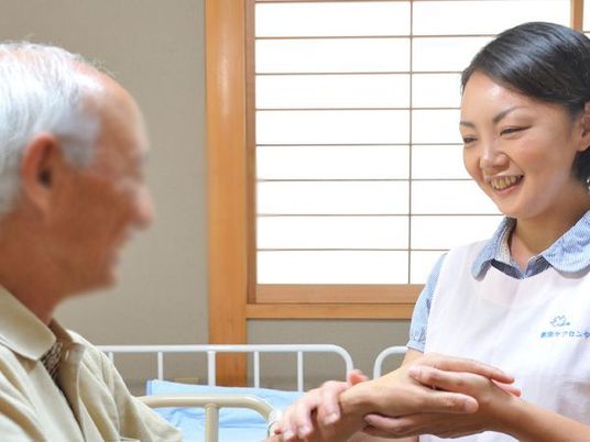 優しい会話が見られる居室