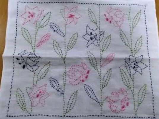 色とりどりの刺繍模様の布