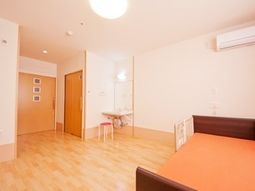 広々とした明るい居室