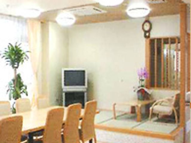 広々としたリビング リビング 自然光が差し込む明るい和室と洋室のリビングです。リラックスしながら交流が楽しめます。