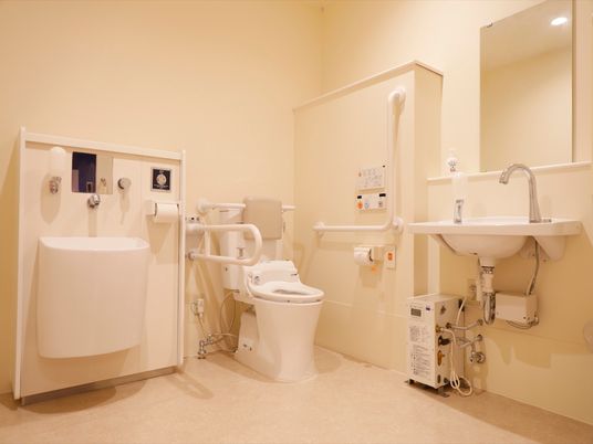 バリアフリーのトイレ空間