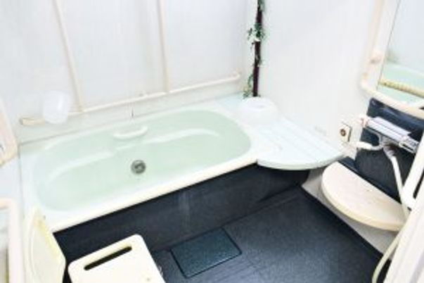 安心の浴槽がある浴室