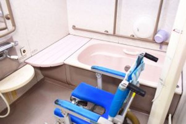 車椅子対応の浴槽