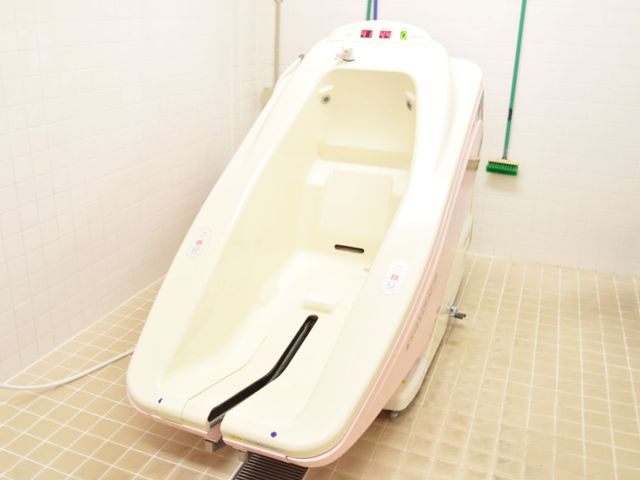 自動入浴装置の浴室 浴室 安全性を考慮した自動入浴装置があります。快適に働ける環境が整っています。