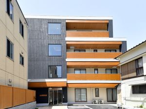 外観とバルコニーの建物  