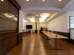 清潔感のある広々ロビー