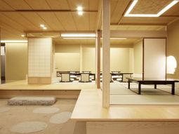 木目調の落ち着いた空間