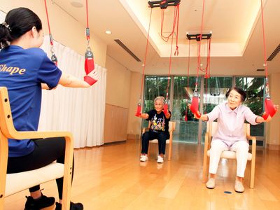 リハビリ室でトレーニング実施