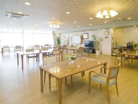 広々としたダイニングスペース