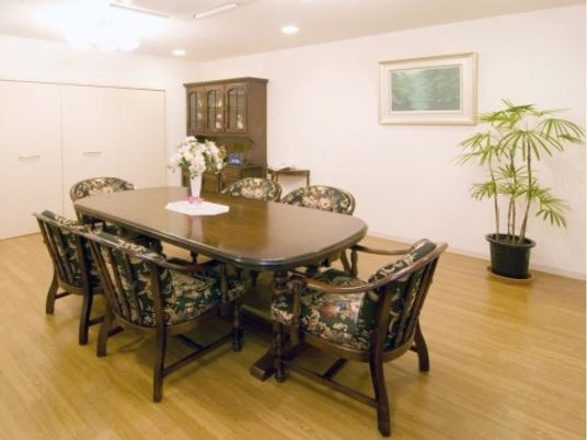 応接セットのある部屋