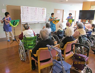 音楽会が開かれている部屋