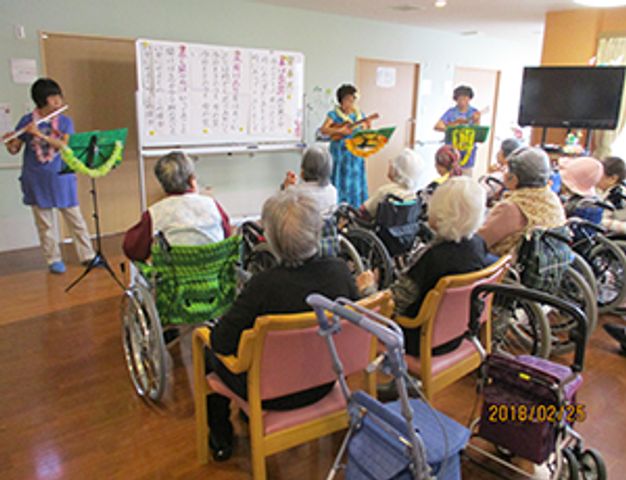 音楽会が開かれている部屋