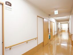 明るい廊下の様子