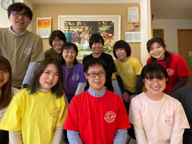 笑顔のスタッフたち