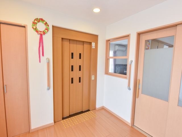 暖かみのある廊下の一角
