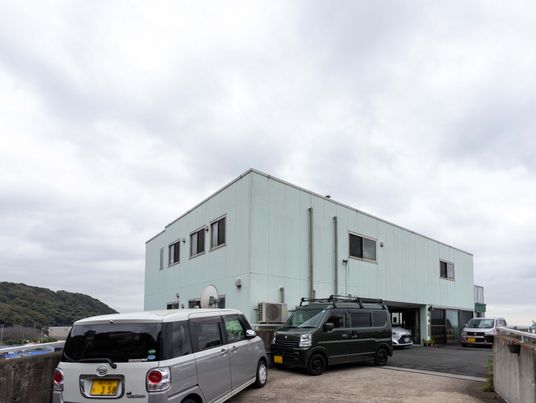 広々とした外観