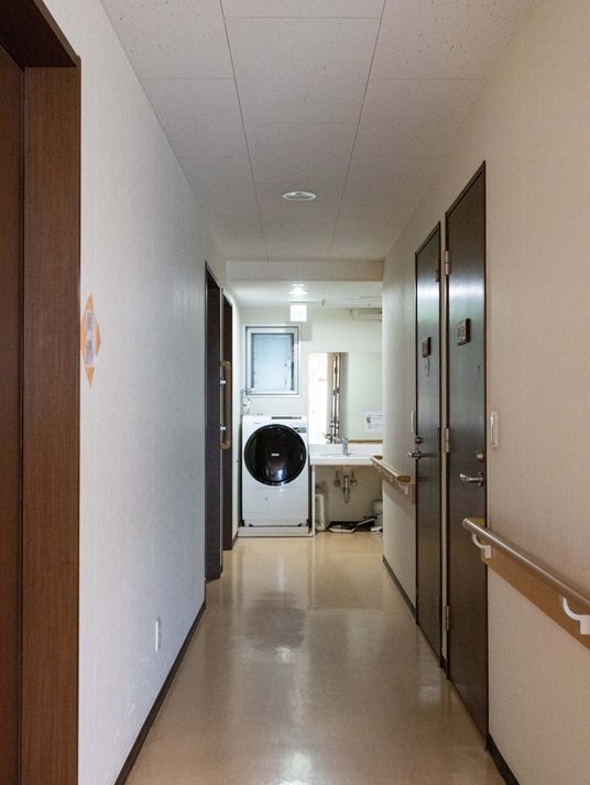 廊下の奥の洗濯機