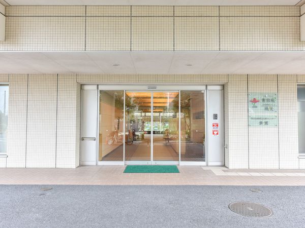 エントランスの明るい様子