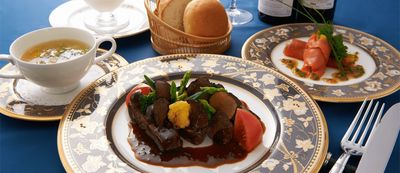 豪華な料理が並ぶテーブル
