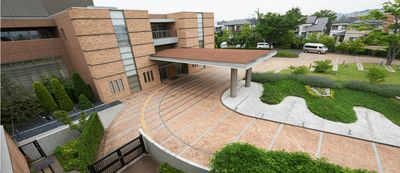 広々とした施設外観