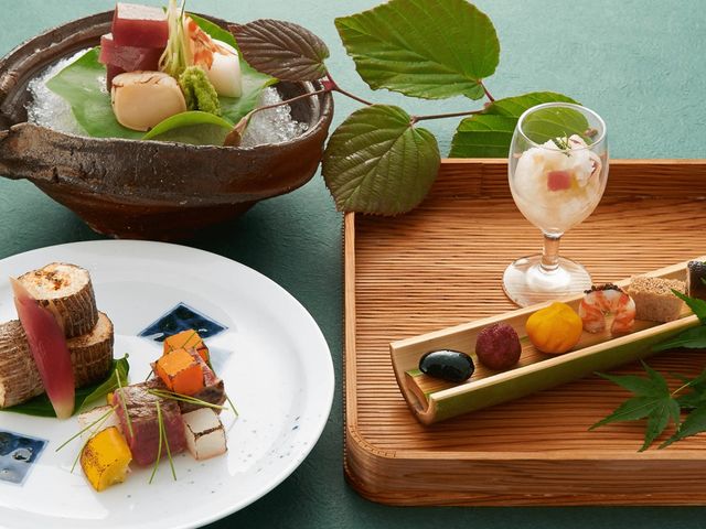 美しい盛り付けの料理 料理 彩り豊かな料理が並ぶ食事は、入居者様に四季を感じさせます。心も体も満たされるひとときです。