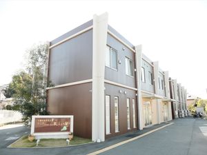 新しい建物の外観