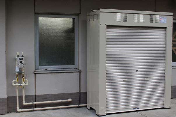 ガス設備隣の収納