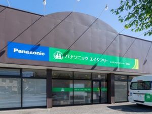 バス停前の外観  