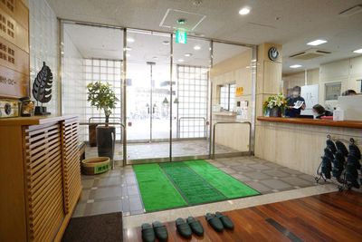 エントランスの明るい雰囲気