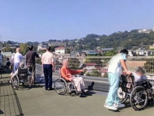 屋上でくつろぐ方々