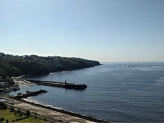 海と港が見渡せる景観