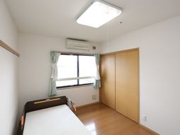 清潔感のある明るい居室