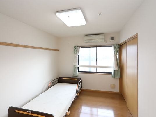 シンプルな居室空間