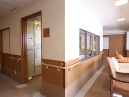 廊下と受付の様子