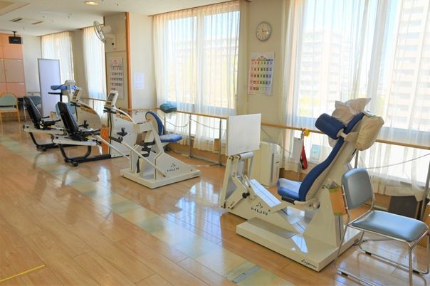 充実した機械の機能訓練室