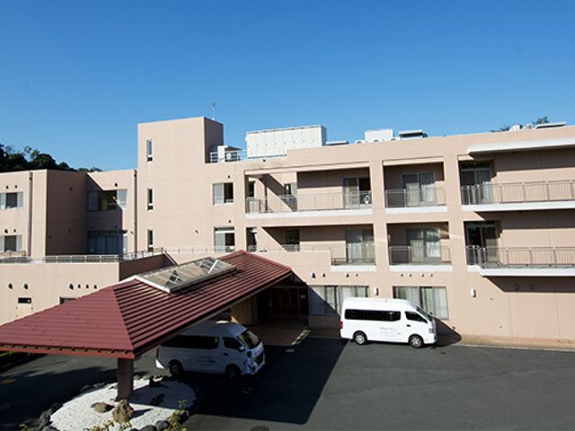 温かみのある建物外観 外観 自然に囲まれた優しい色合いの建物です。広々とした印象を受けます。