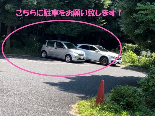 駐車場の車スペース  