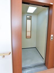 清潔なエレベーター空間