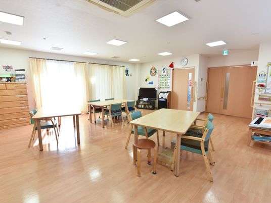 日差しが入る多目的室