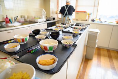 忙しい時間帯のキッチン