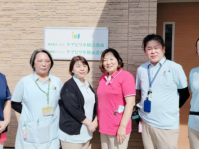 スタッフイメージ スタッフイメージ 明るい表情のスタッフが揃っています。チームワーク良く、安心して働ける環境です。