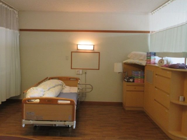 穏やかな居室 居室 柔らかな光が差し込む居室は、落ち着いた雰囲気で快適な空間です。リラックスして過ごせます。