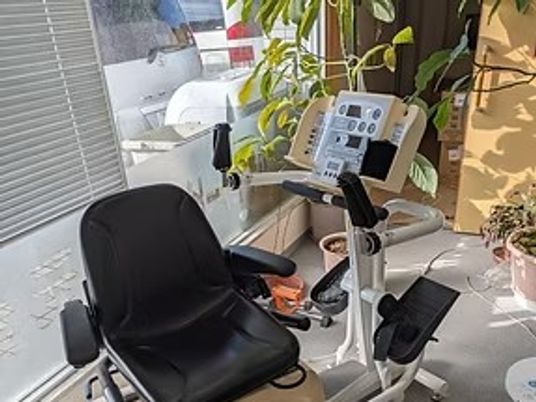 機能訓練室の運動機器  
