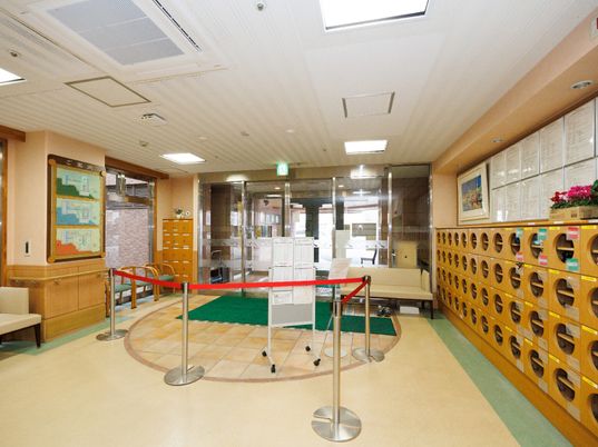 エントランスの明るい空間