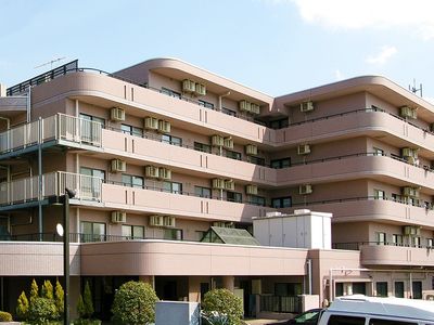 多階層の建物外観