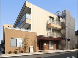 現代的な外観の建物