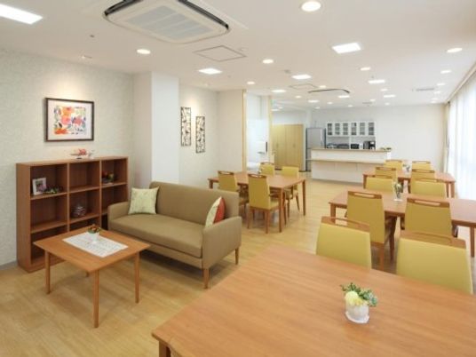 ゆとりある明るい食堂